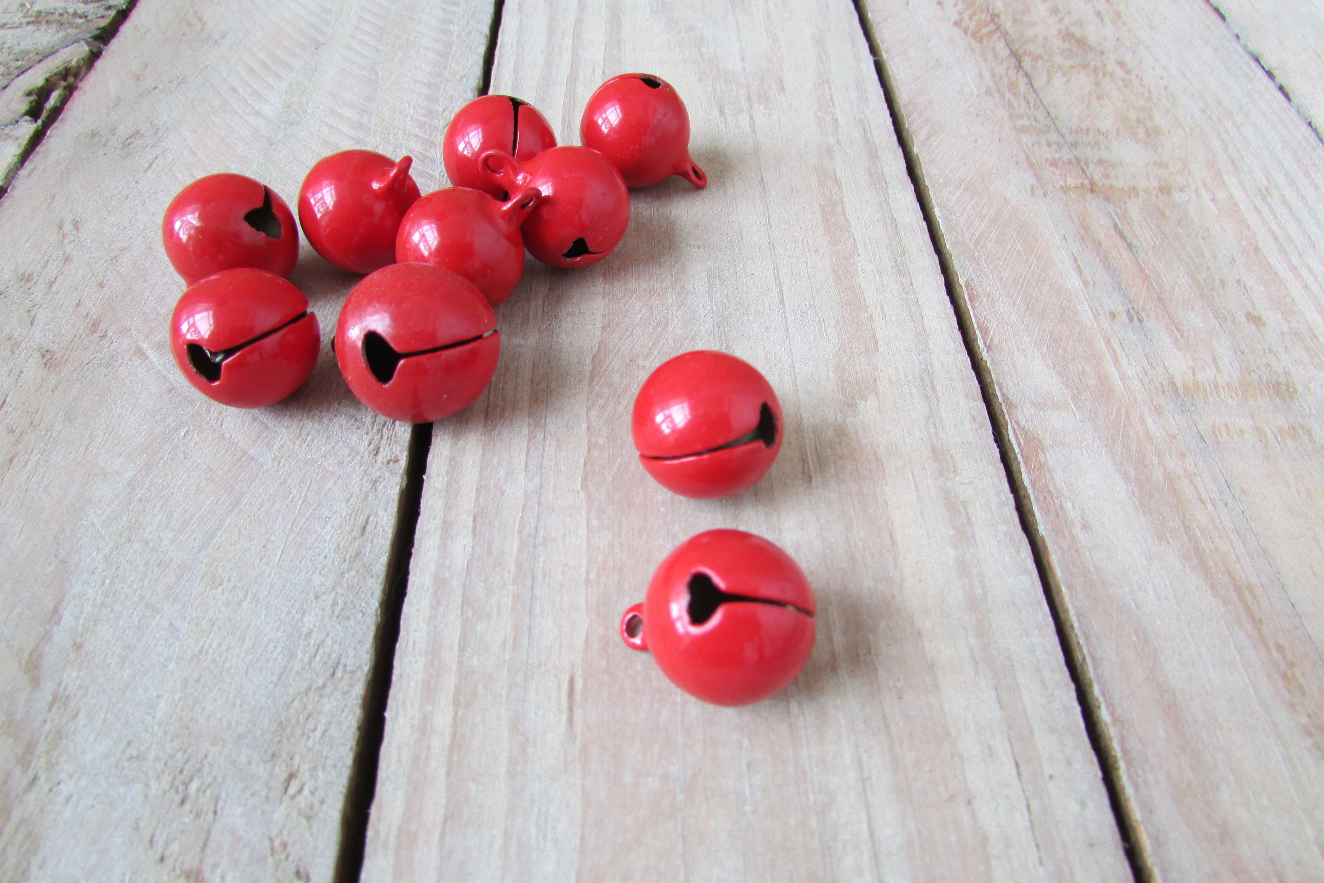 Belletje metaal rood 1,5 cm (per stuk)