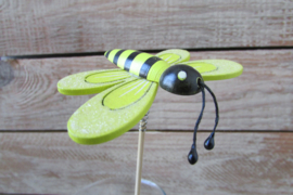 Libelle op steker geel