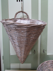 Set rieten manden voor aan de wand