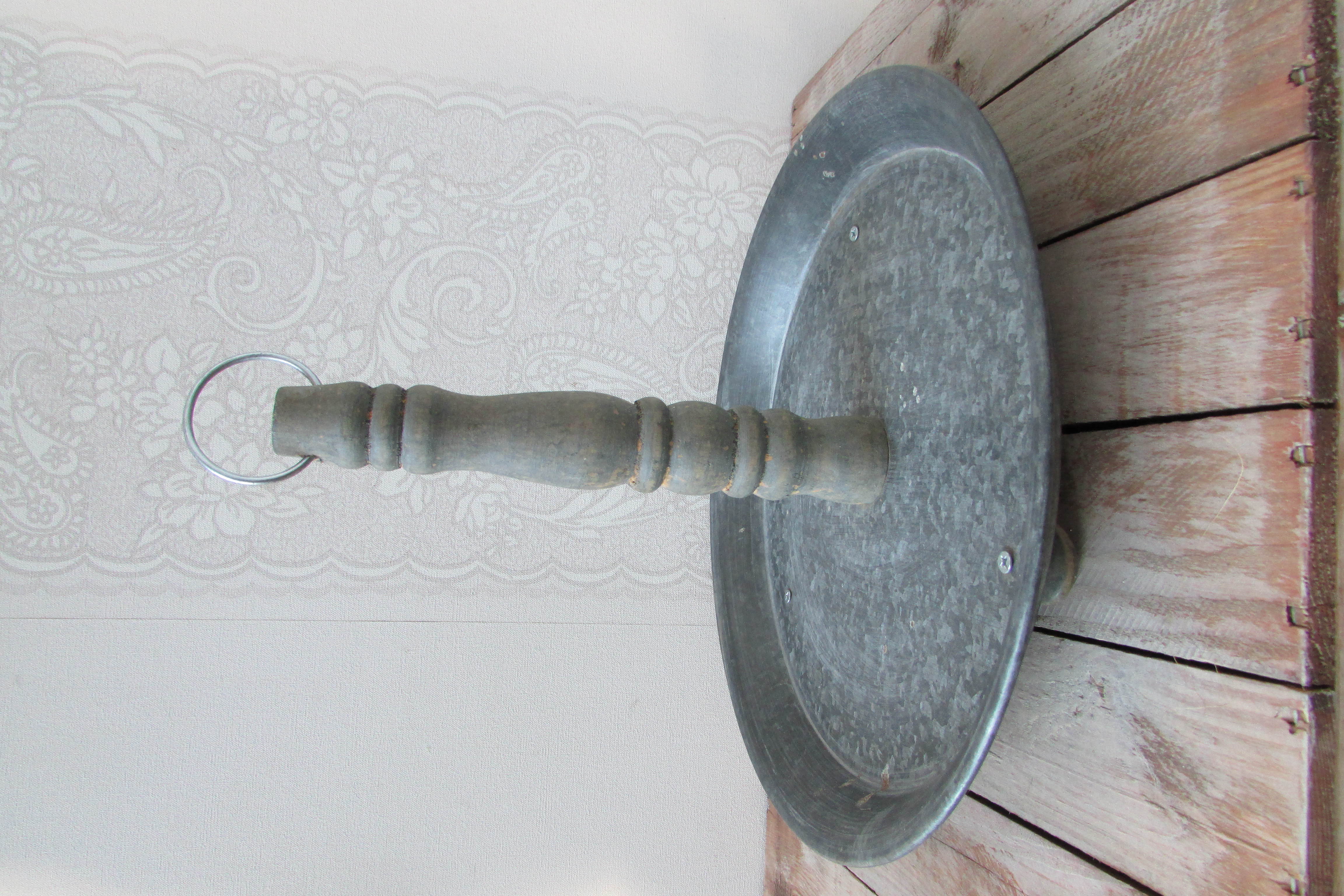 Zinken  etagere met houten handvat 32 cm