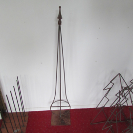 Frame kerstboom 1,08 m alleen af te halen of tegen speciale verzendkosten te versturen
