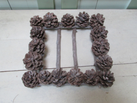 Frame met dennenappels 25x25 cm
