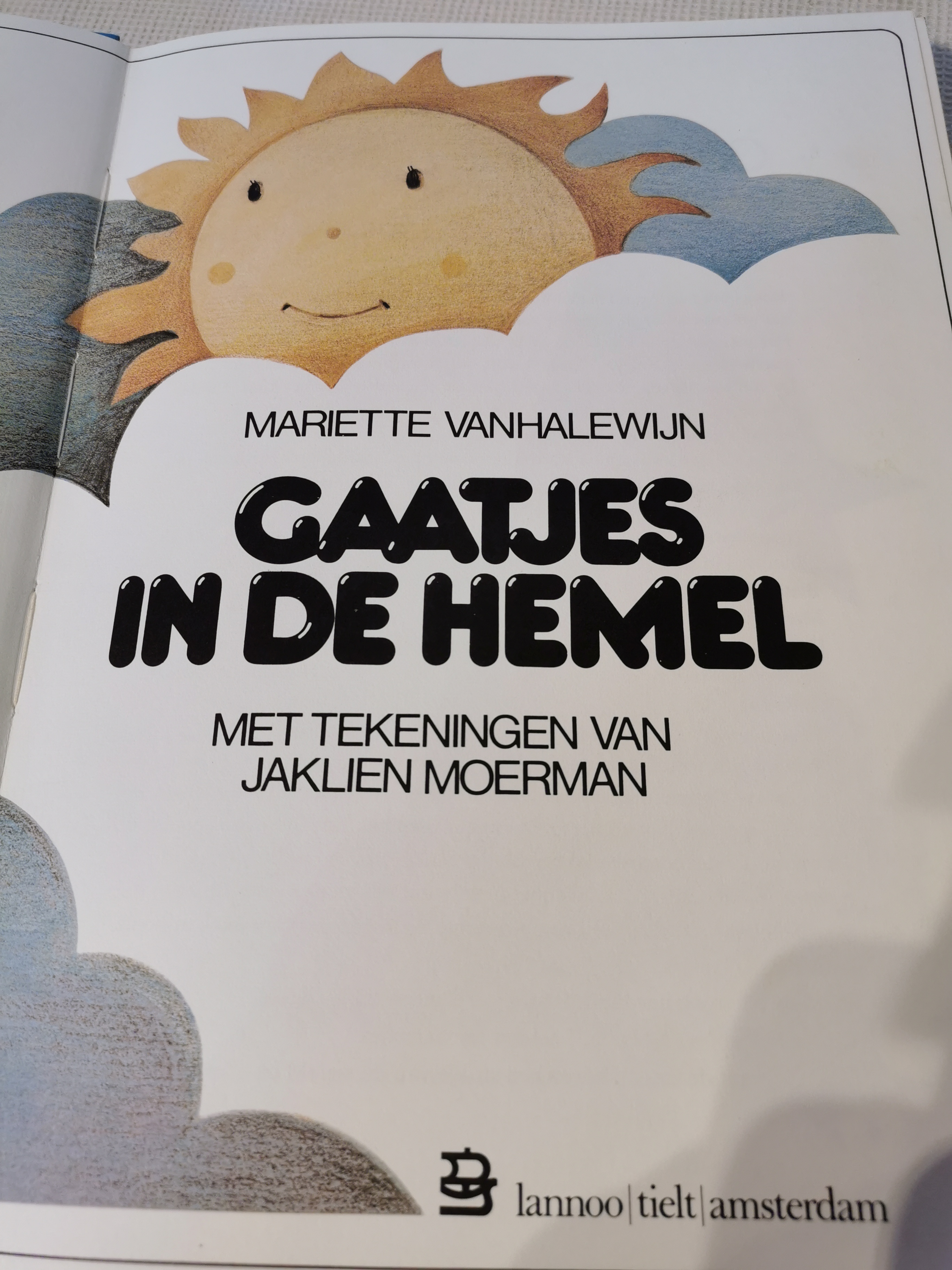 Gaatjes in de hemel, heel mooie staat. Dikke versie