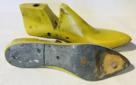 schoenmallen, geel harde plastic