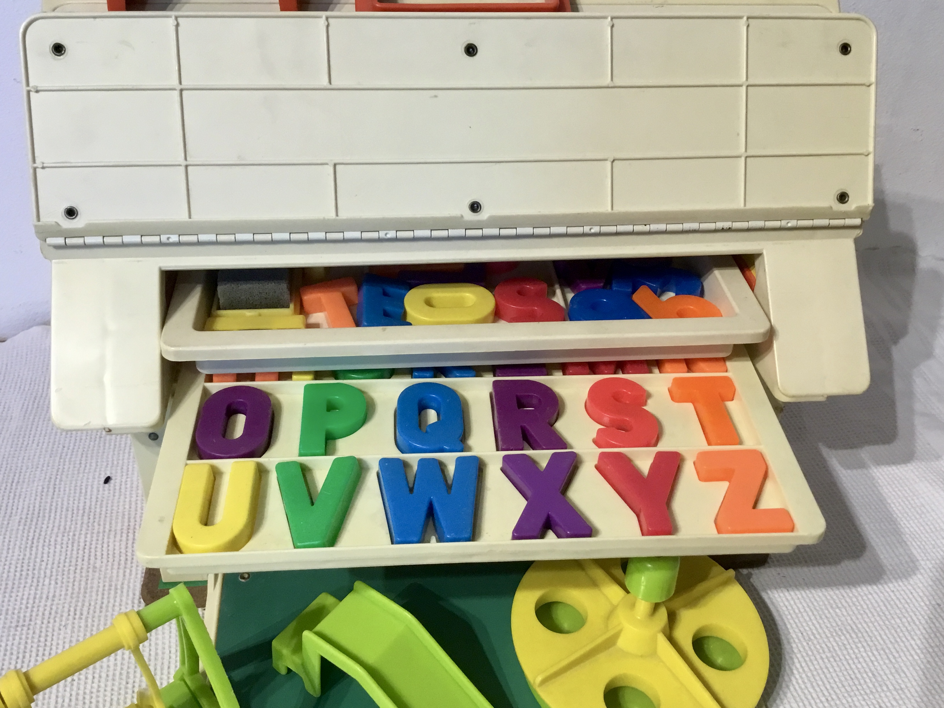 fisher price , vintage family school uit 1971