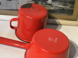 steelpannetje en kopje , rood