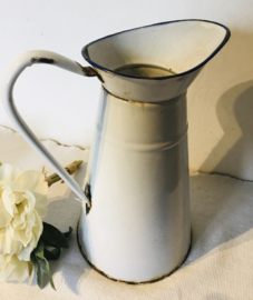 franse brocante grot kan, pitcher. emaille