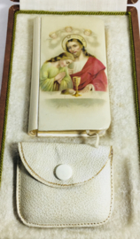 Zielebalsem Antiek religieus ( geschenk)box 1922 in boek  met paternoster