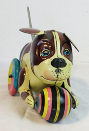 mechanische blikken hond met bal ,  tin toy *