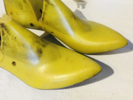 schoenmallen, geel harde plastic