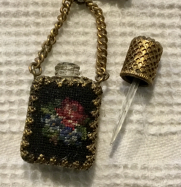 miniatuur parfumflesje, broche ,jaren 50 uit Wenen