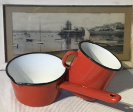 steelpannetje en kopje , rood