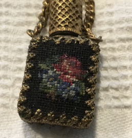 miniatuur parfumflesje, broche ,jaren 50 uit Wenen