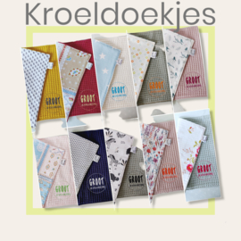 Assortiment "bijdehandjes" (spuugdoekjes/kroeldoekjes) per stuk voorzien van borduring