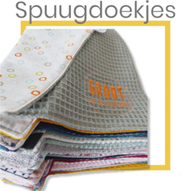 Assortiment "bijdehandjes" (spuugdoekjes/kroeldoekjes) per stuk voorzien van borduring