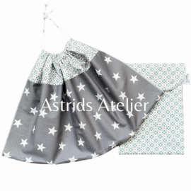 Fantasie set grijs/wit/lichtblauw (weegdoek en opbergtasje)