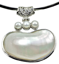 Zoetwater parelketting Three Pearl Shell