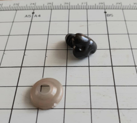 Neus zwart (kattenneus)  10 x 15 mm met plastic ring