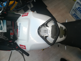 Kinder en/of  Duo passagier handgreep voor tankmontage APRILIA