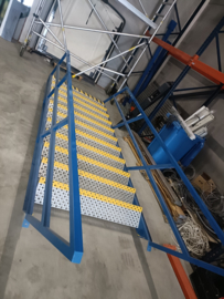 Steektrap Extra brede 11-tredige trap, 250cm hoog, 130breed