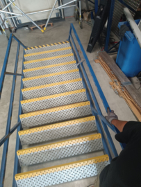 Steektrap Extra brede 11-tredige trap, 250cm hoog, 130breed