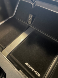 24V GIANT Mercedes-Benz G63///AMG, MP4 TV-scherm, Black Paint, 2 seat, 4WD (DK-G63zw)