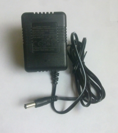 Adapter 6V ronde plug voor diverse accu auto`s