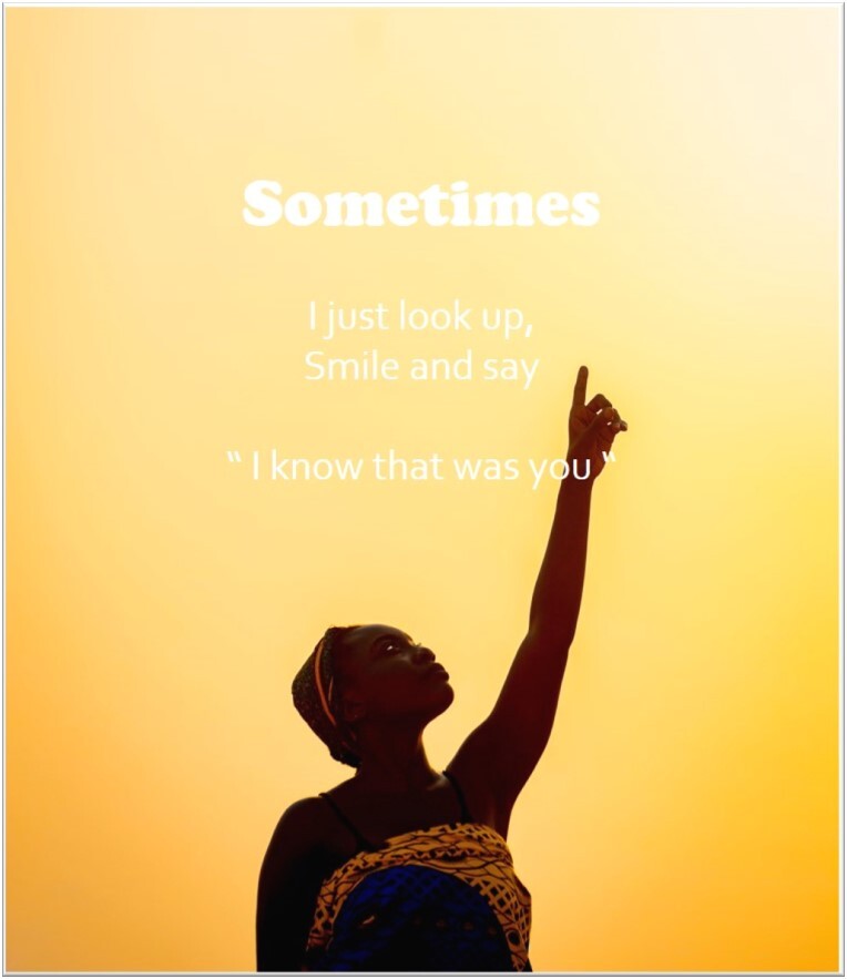 Donkere-vrouw-wijst-naar-gele-lucht-tekst-sometimes-I-just-look-up-smile-and-say-I-know-it-was-you