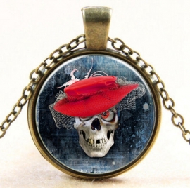 Glazen hanger met ketting doodskop met rode hoed