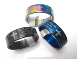 Regenboogkleurige stalen ring met Pater Noster gebed (Engels)