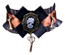 Fantasmagoria Gothic Steampunk Dead Girl choker met camee van doodskop