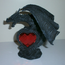 Loving Dragon - Gothic draak met rood acryl hart - 15 cm hoog