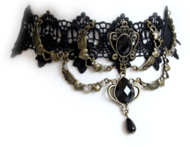 Zwarte Gothic kanten choker met zwarte cabochons en hartjes met vleugels