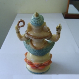 Resin Ganesha pastelkleurig 14 cm hoog