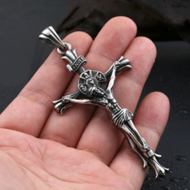 Grote crusifix Christus op Keltisch kruis zilverkleurige Katholieke ketting 316 titanium staal - 11 x 5 cm