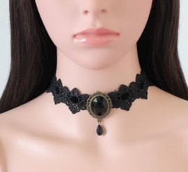 Zwarte gothic kanten vampieren choker met zwart steen en zwart lint