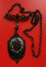 Curiology nekketting Dark Romance