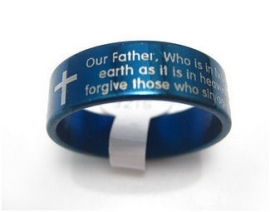 Blauwe stalen ring met Pater Noster gebed (Engels)