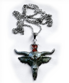 Ketting Baphomet met rode ogen en fakkel