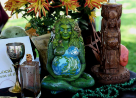 Mother Earth - Godin Gaia - Keltisch Wicca beeld - gekleurd - 17.5 cm hoog