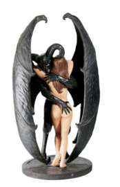 Sealed with a Kiss - Demoon Duivel Engel des Doods met vleugels en bloot meisje - 25 x 15 x 12 cm