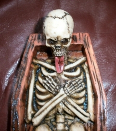 Skeleton coffin wierookhouder