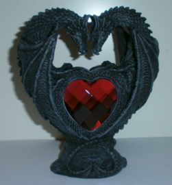 Loving Dragons - Gothic draken met rood acryl hart - 15 cm hoog