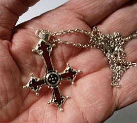 Rood omgekeerd Satanisch vampierenkruis ketting - 5 cm lang