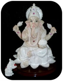 Ganesha op lotus en rond plaat 16 cm hoog