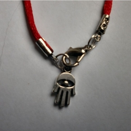 Red String Kabbalah armband met kleine hamsa bedel