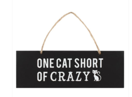 One Cat Short Of Crazy - houten wandbordje - 20 x 7 cm