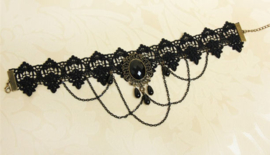 Zwarte Gothic kanten choker met 4 zwarte cabochons en bronzen kettingen