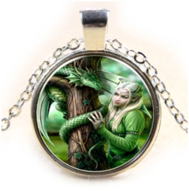 Glazen hanger met ketting Dragon Lord van Anne Stokes