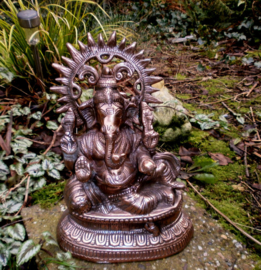 Ganesha half liggend met rat koperkleurig beeld 33 cm hoog